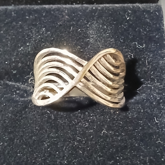 925 S/S Size 6 Exquisite Wave Pattern ring - Picture 3 of 14